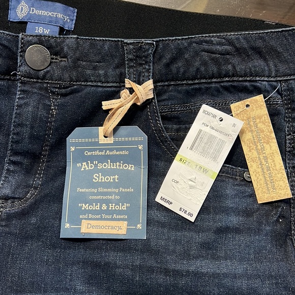 Democracy Plus Size "Ab"solution® Cuffed Mid Shorts. - Picture 12 of 12